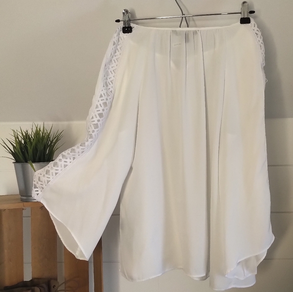 Sweet Zac & Rachel Flowy Boho Blouse with Bell Sleeves - Picture 6 of 9